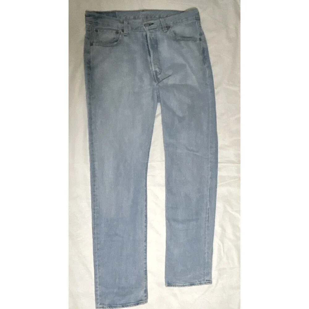 Levi's Men's Light Wash Blue Denim Jeans Straight Fit Mid Rise 5-Pocket